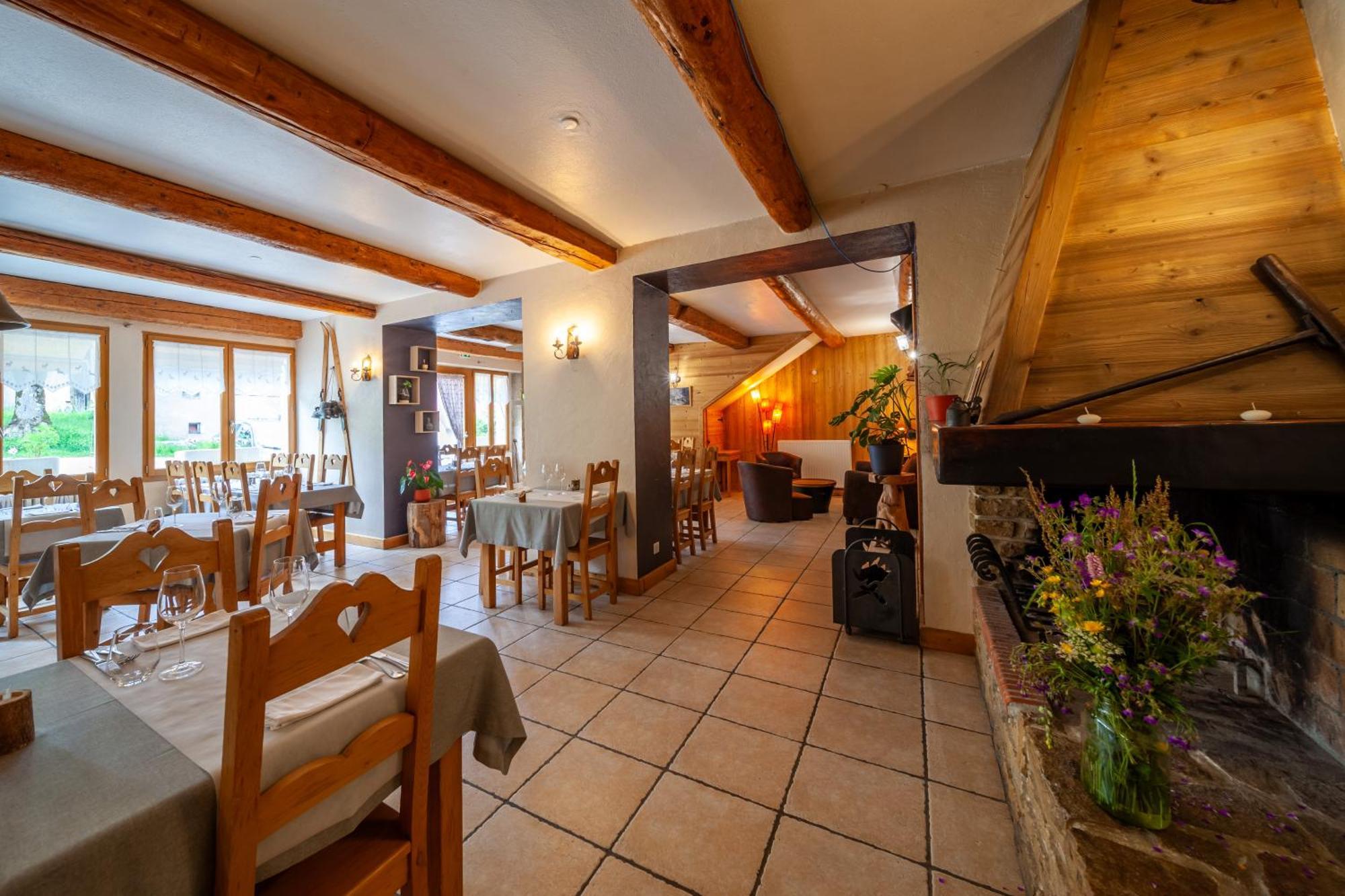 Auberge Des Montauds - Hotel & Restaurant Villard-de-Lans Exteriör bild