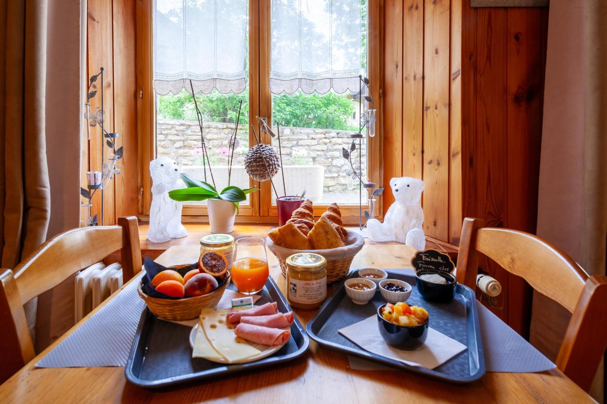 Auberge Des Montauds - Hotel & Restaurant Villard-de-Lans Exteriör bild