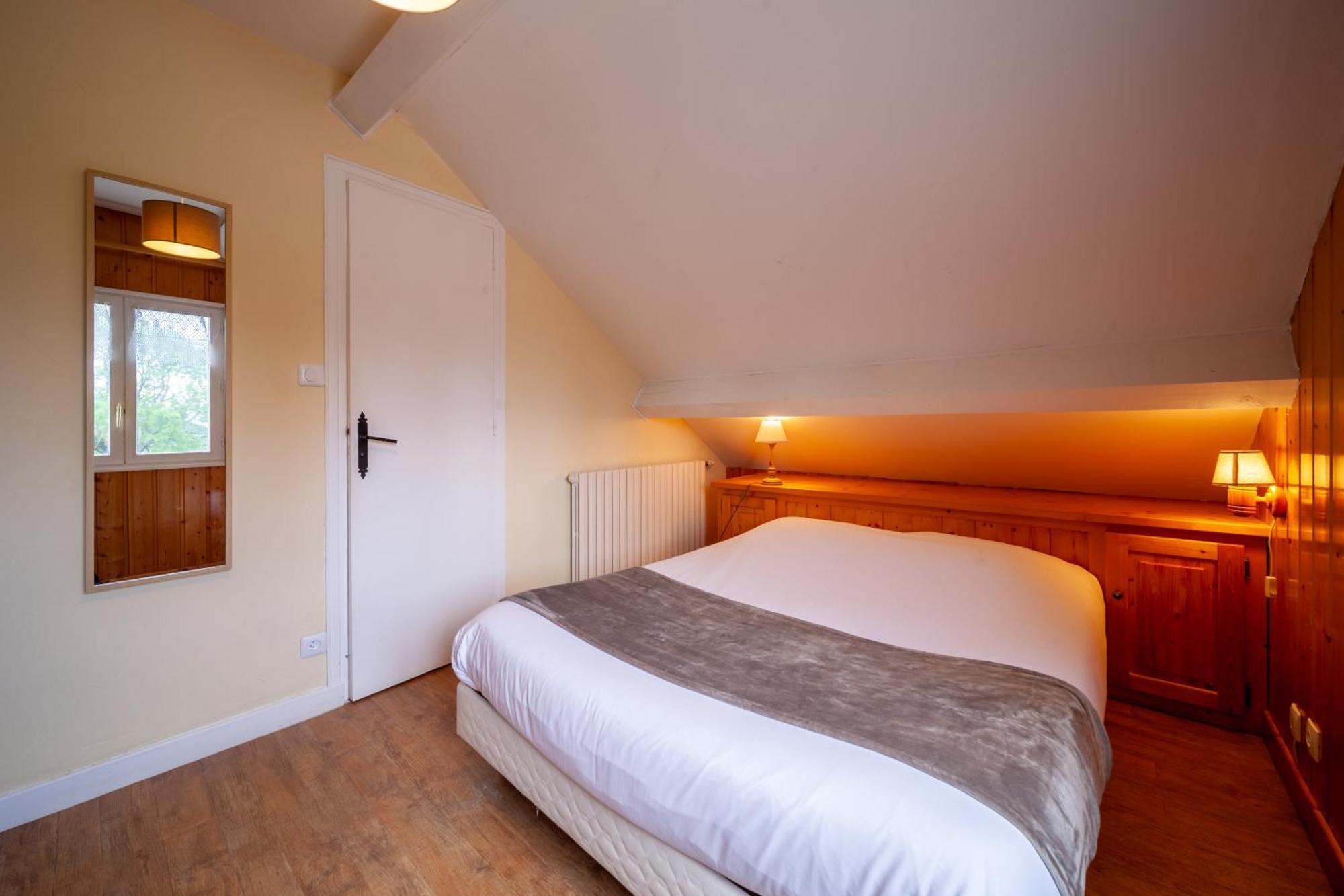 Auberge Des Montauds - Hotel & Restaurant Villard-de-Lans Rum bild