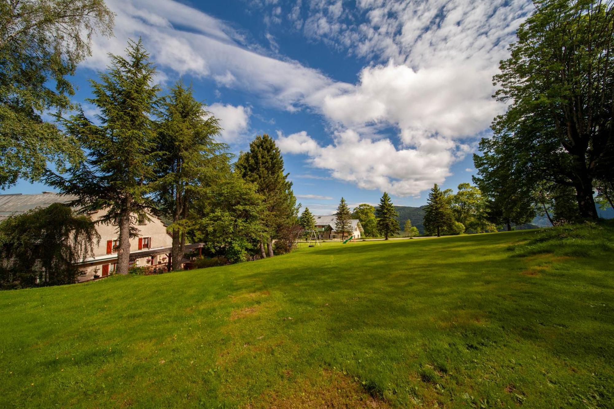 Auberge Des Montauds - Hotel & Restaurant Villard-de-Lans Exteriör bild