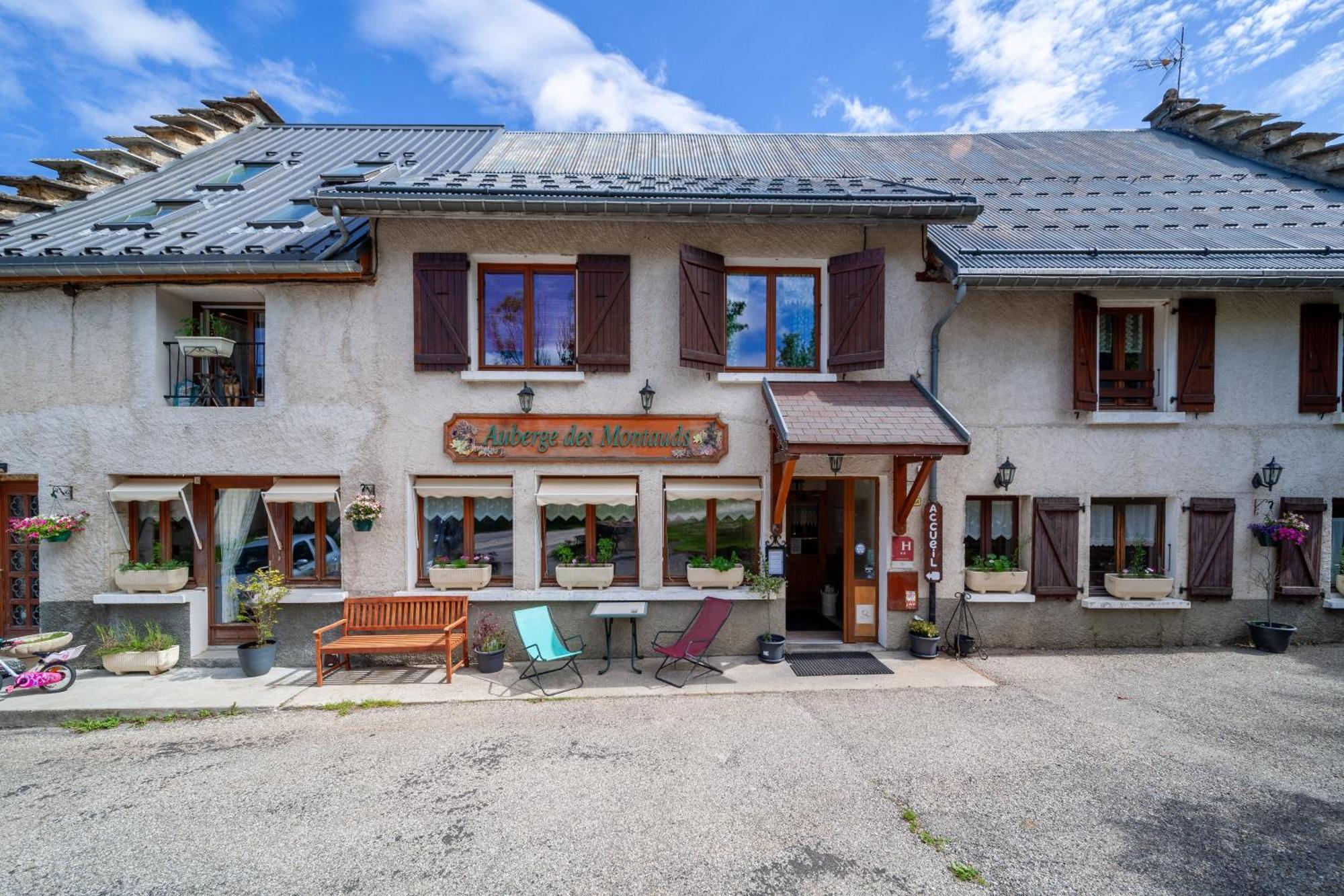Auberge Des Montauds - Hotel & Restaurant Villard-de-Lans Exteriör bild