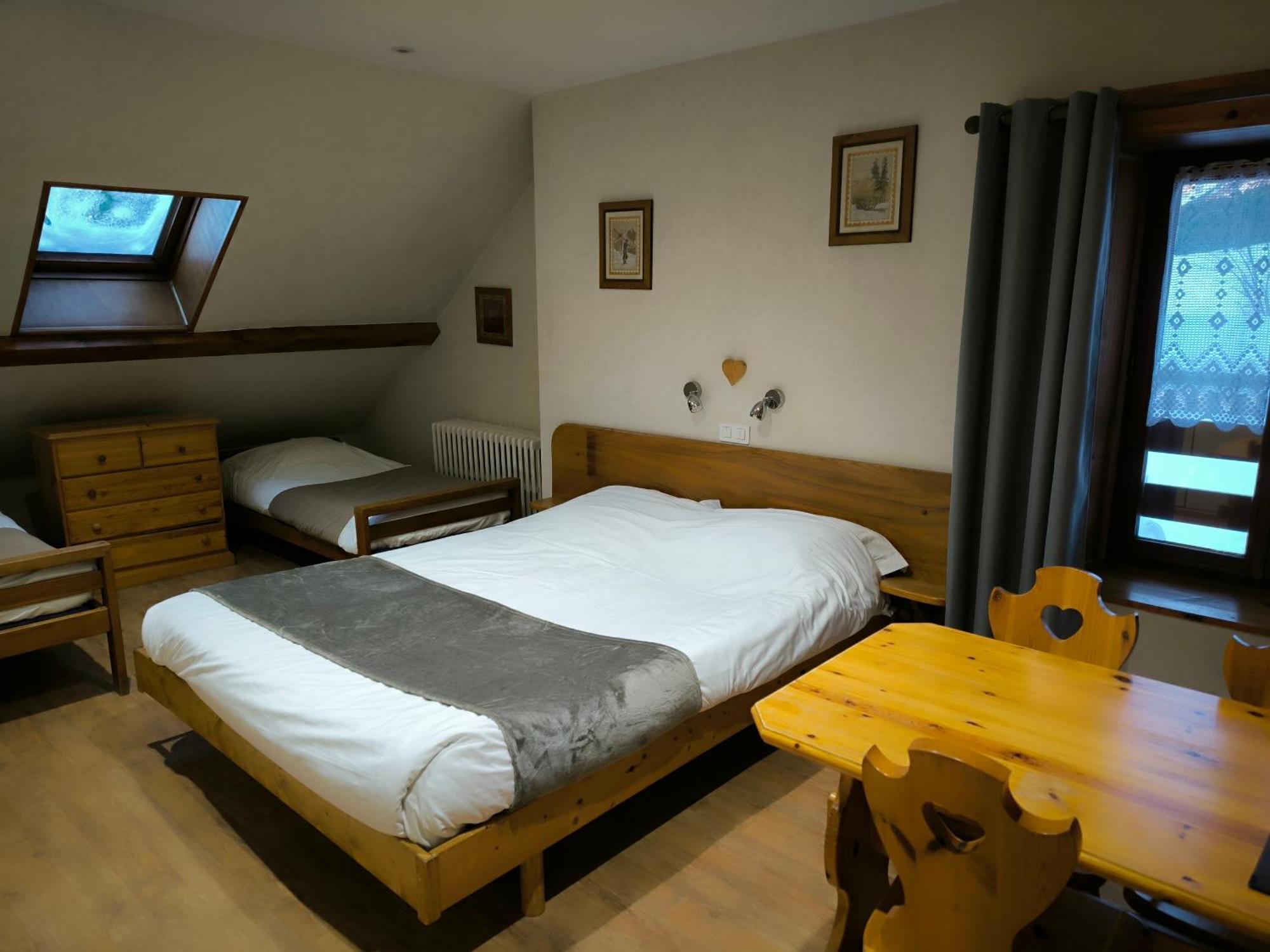 Auberge Des Montauds - Hotel & Restaurant Villard-de-Lans Exteriör bild